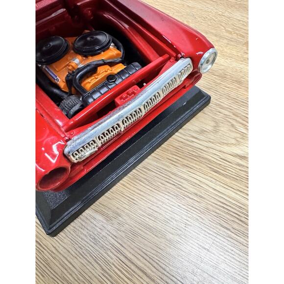 Maisto 1/18 - Dodge 330 1963 Red Diecast Scale Model Car - Picture 4 of 11